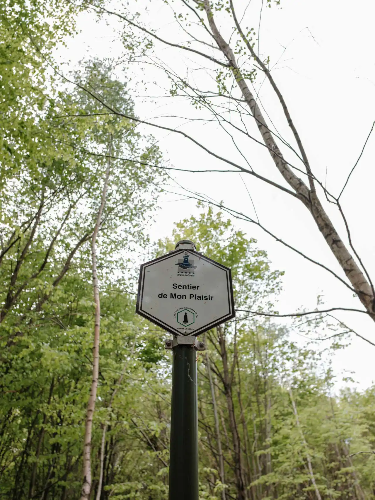 Panneau de randonnée "sentier mon plaisir" au Bois de la Houssière