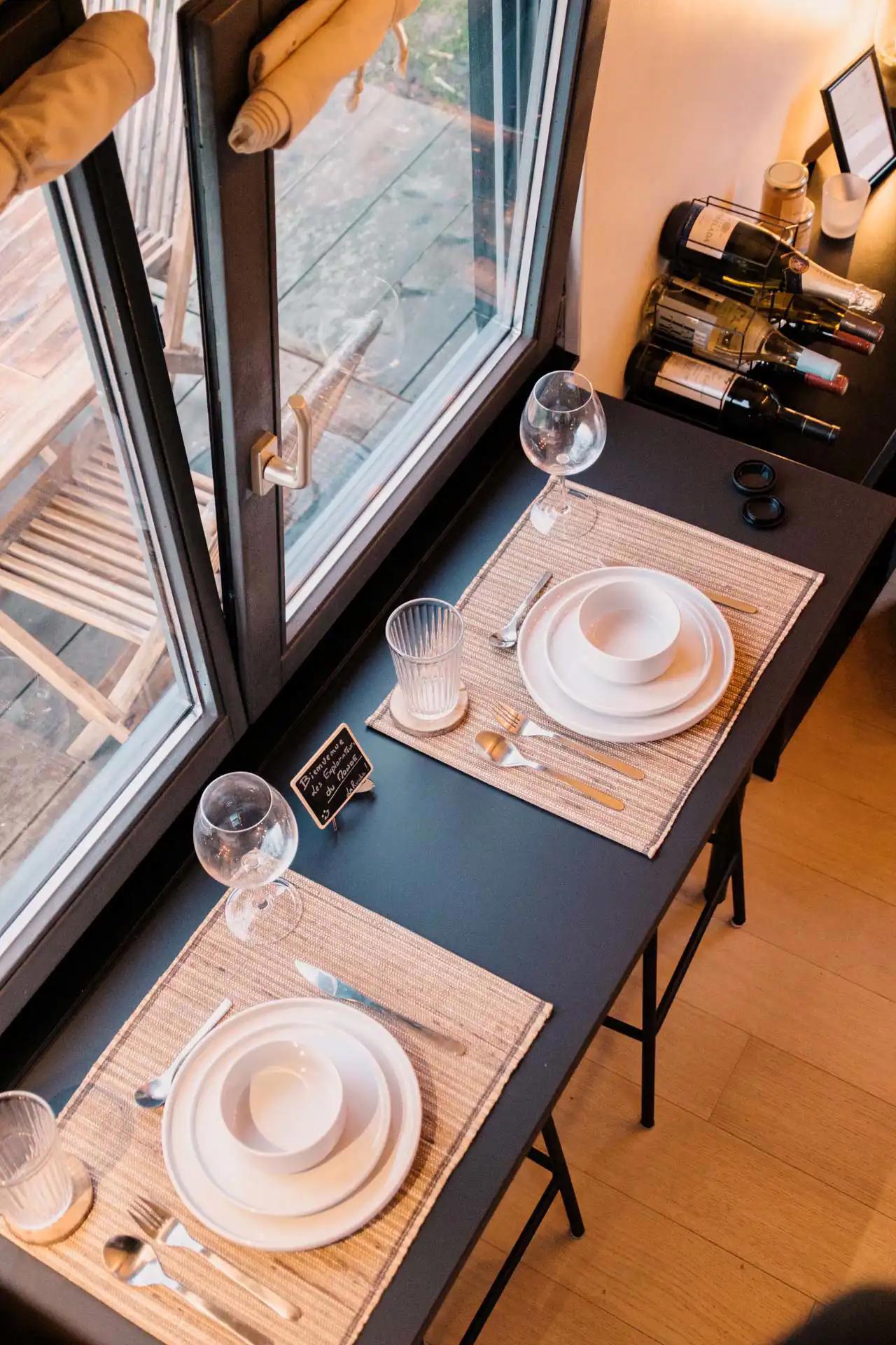 Tiny House La Ruche Brabant Wallon – Table haute à manger
