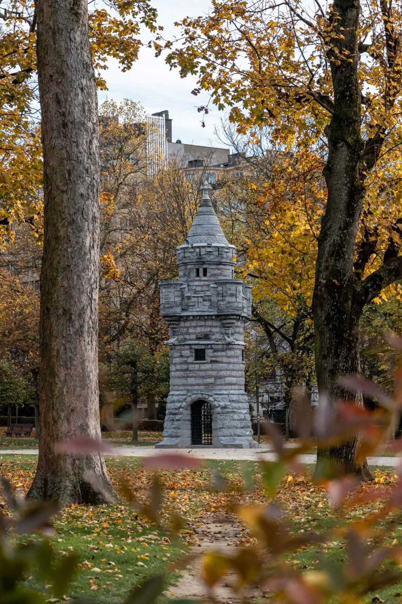 La tour de Tournais dans le parc du Cinquantenaire
