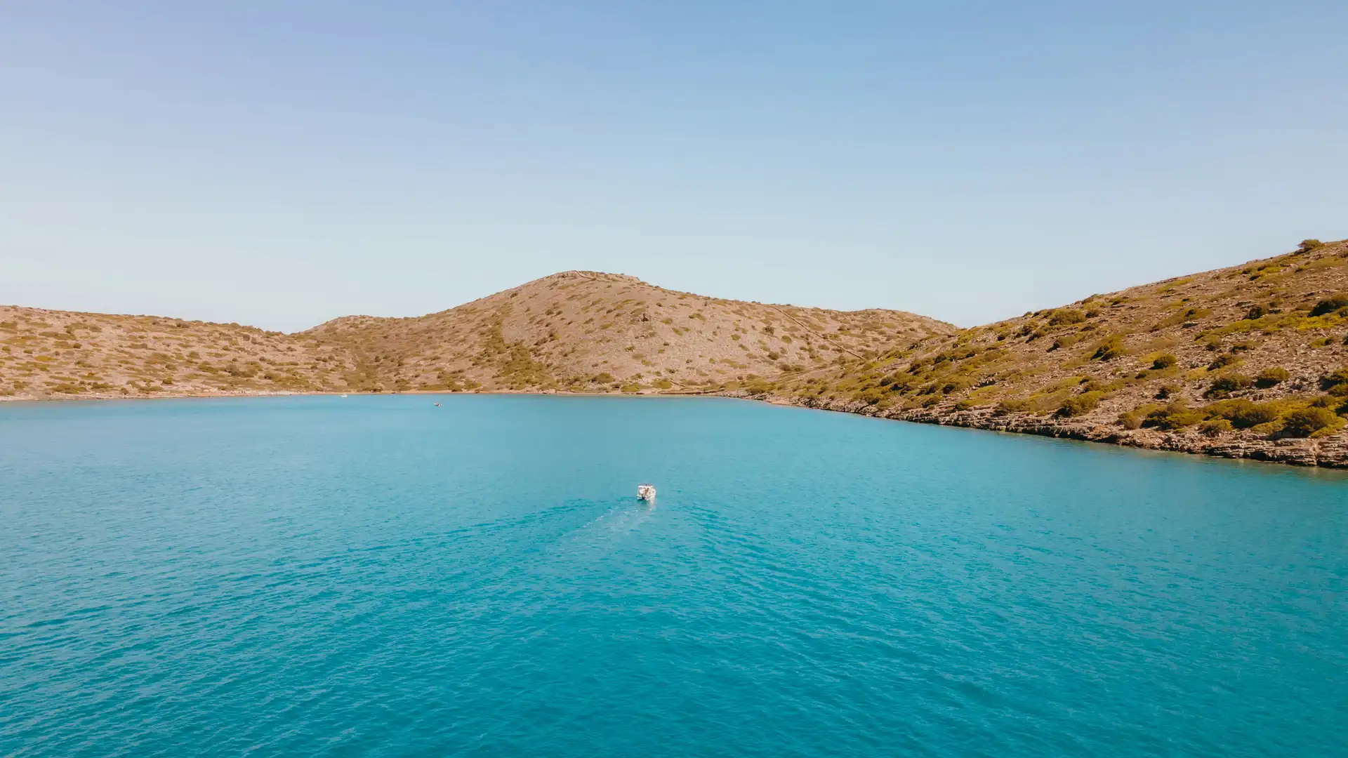 Location de bateau sans permis dans la baie d'elounda en Crète