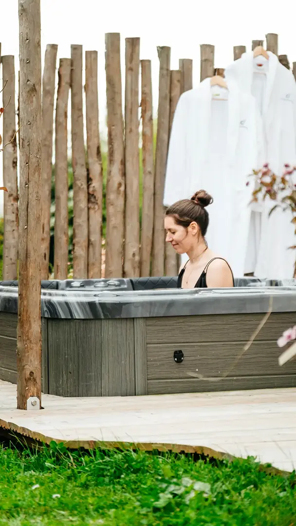 Jacuzzi of the lodging the Clos of Omaha