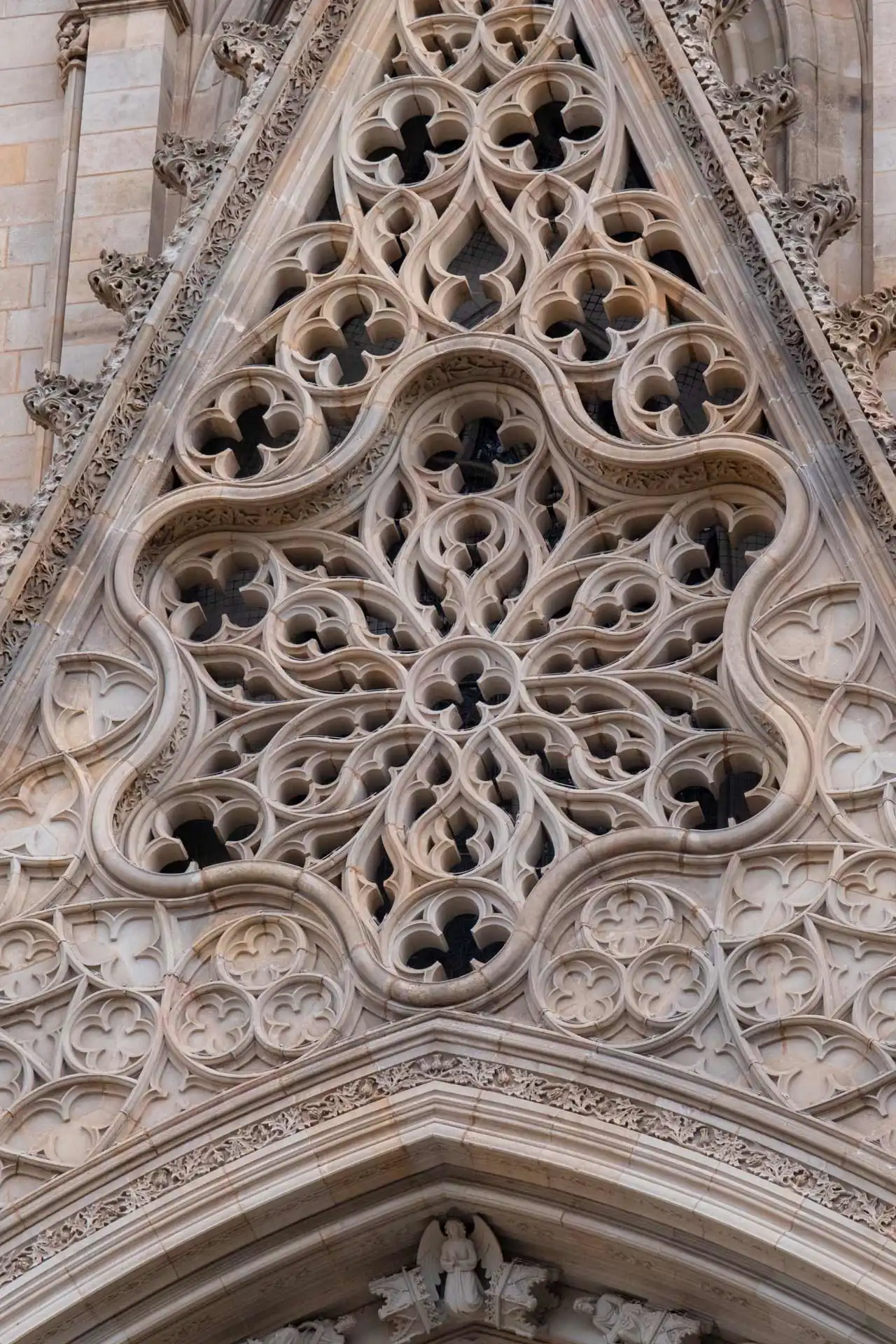 Détails de la façade de la Cathédrale Sainte-Croix à Barcelone