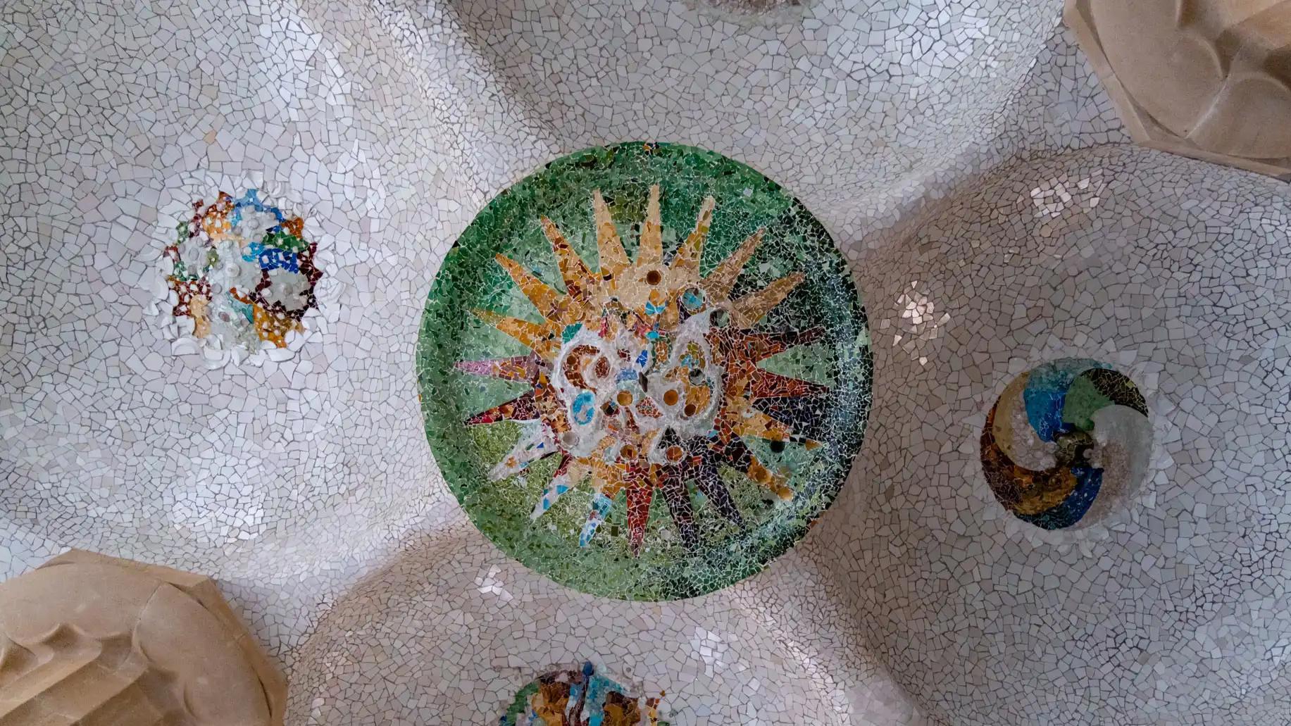 Plafond de la salle Hypostyle du Parc Güell à Barcelone