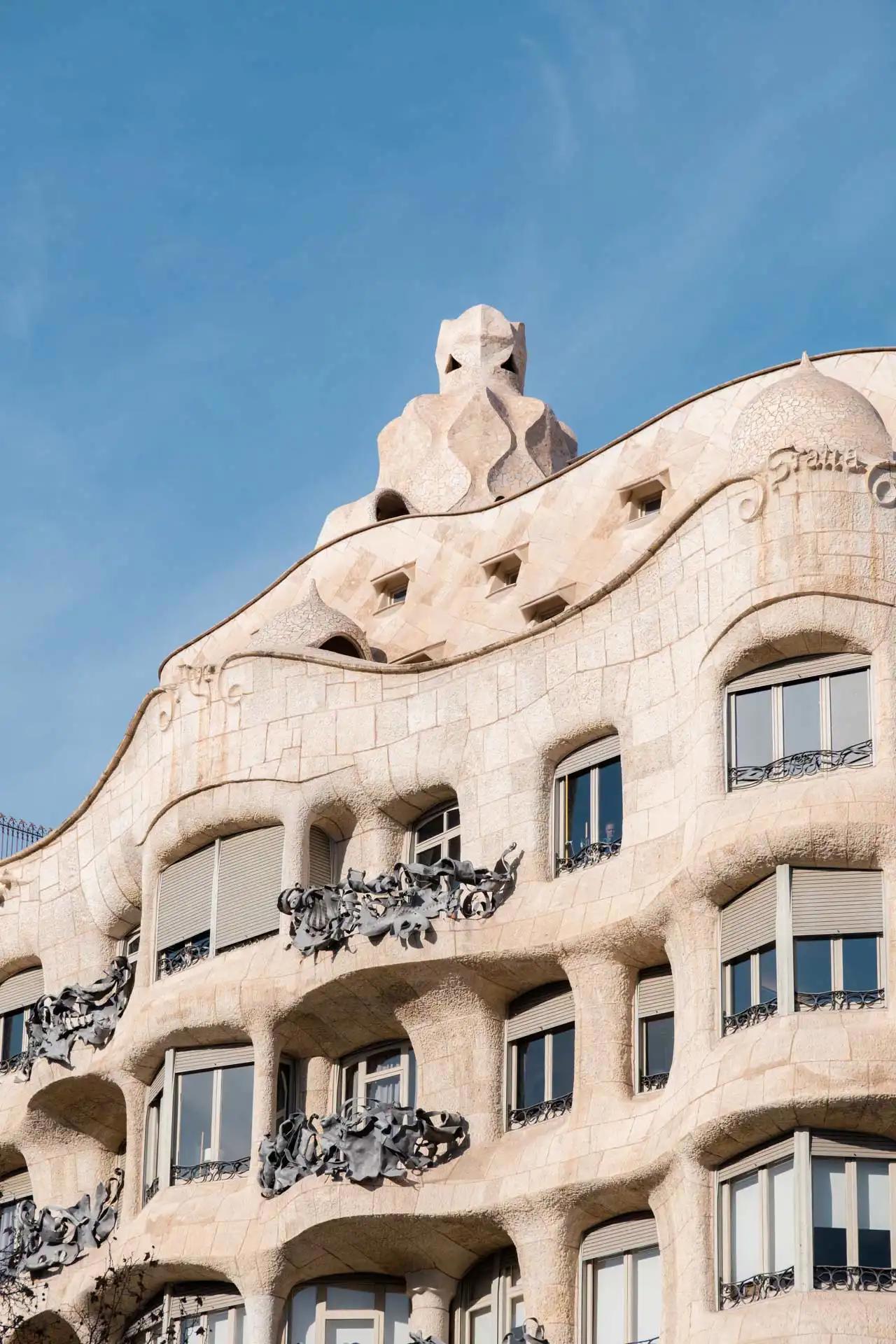 Façade extérieure de la Casa Milà à Barcelone