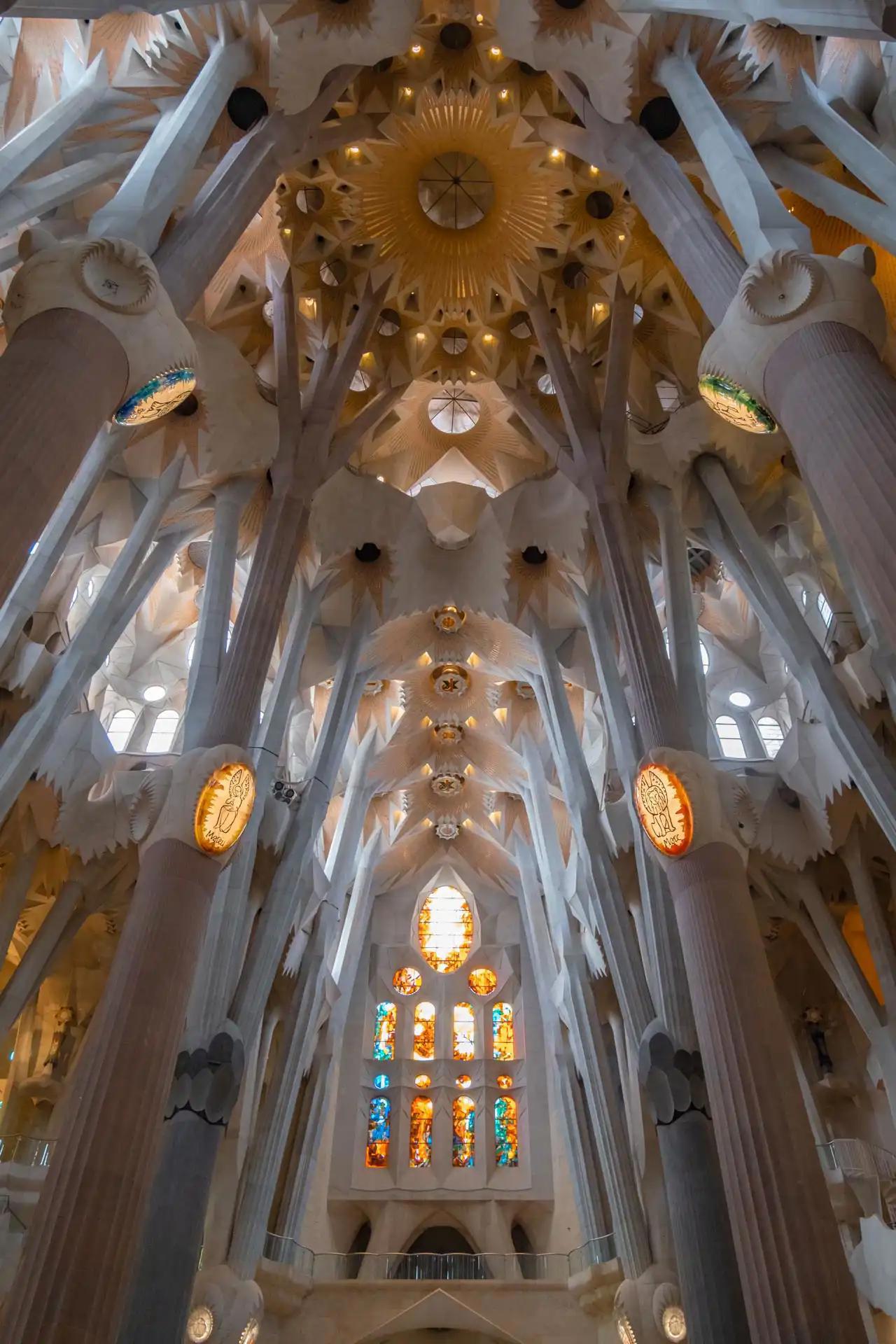 Intérieur de la Sagrada Familia à Barcelone