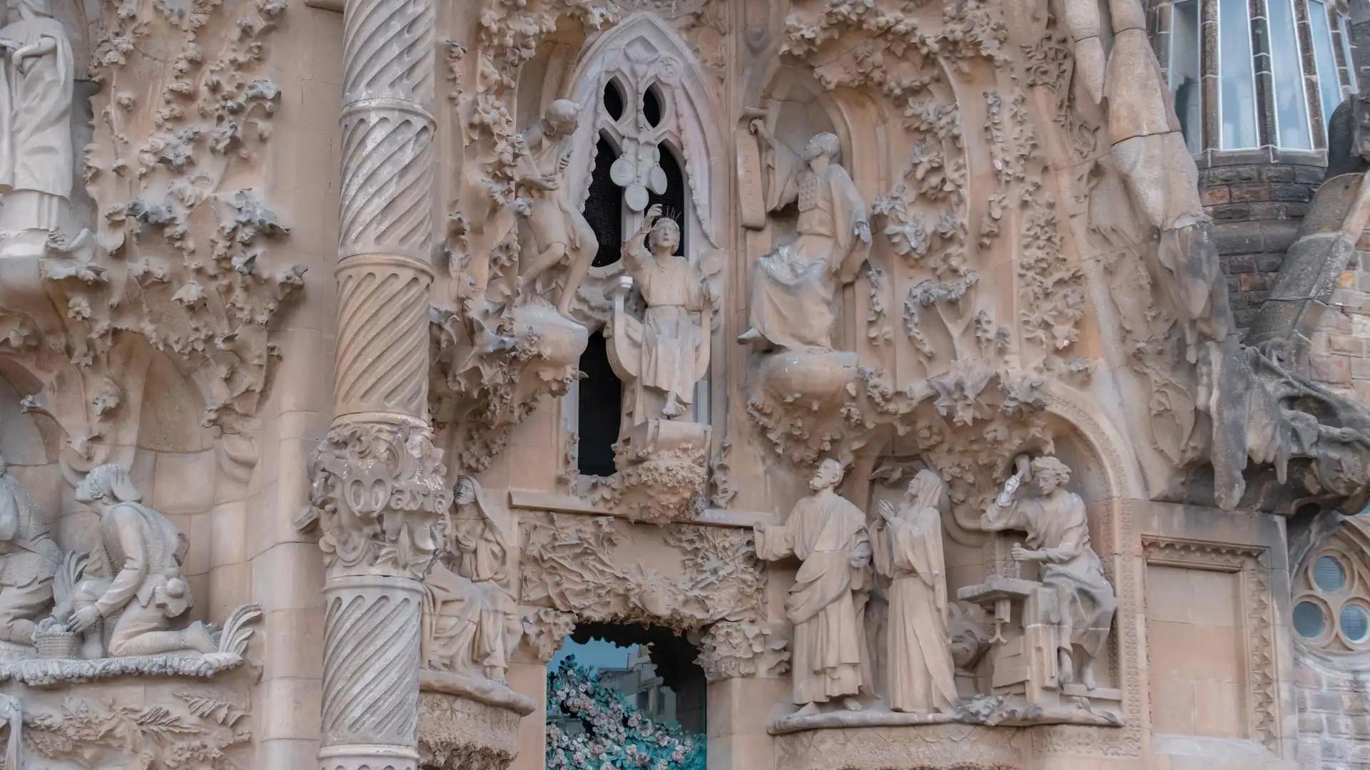 Détails de la façade de la Nativité de la Sagrada Família