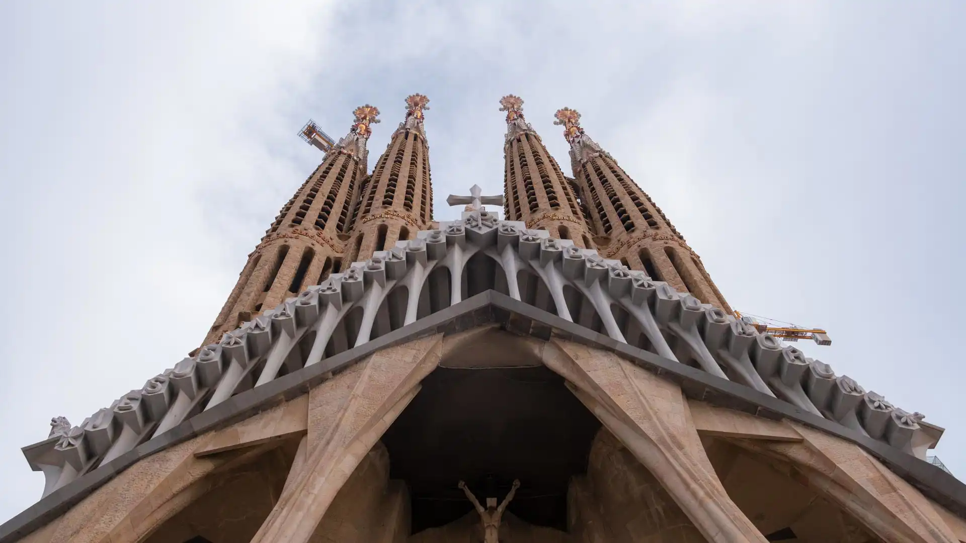 Façade de la passion de la Sagrada Família à Barcelone