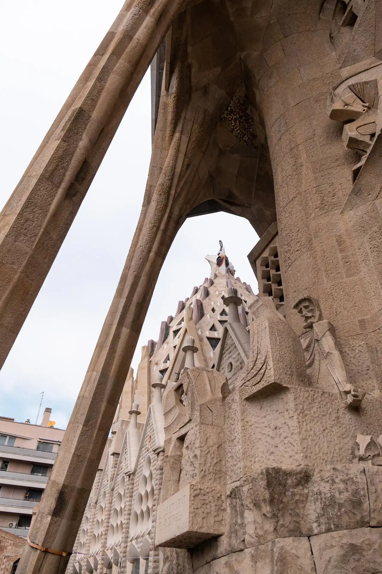 Façade de la passion de la Sagrada Família à Barcelone