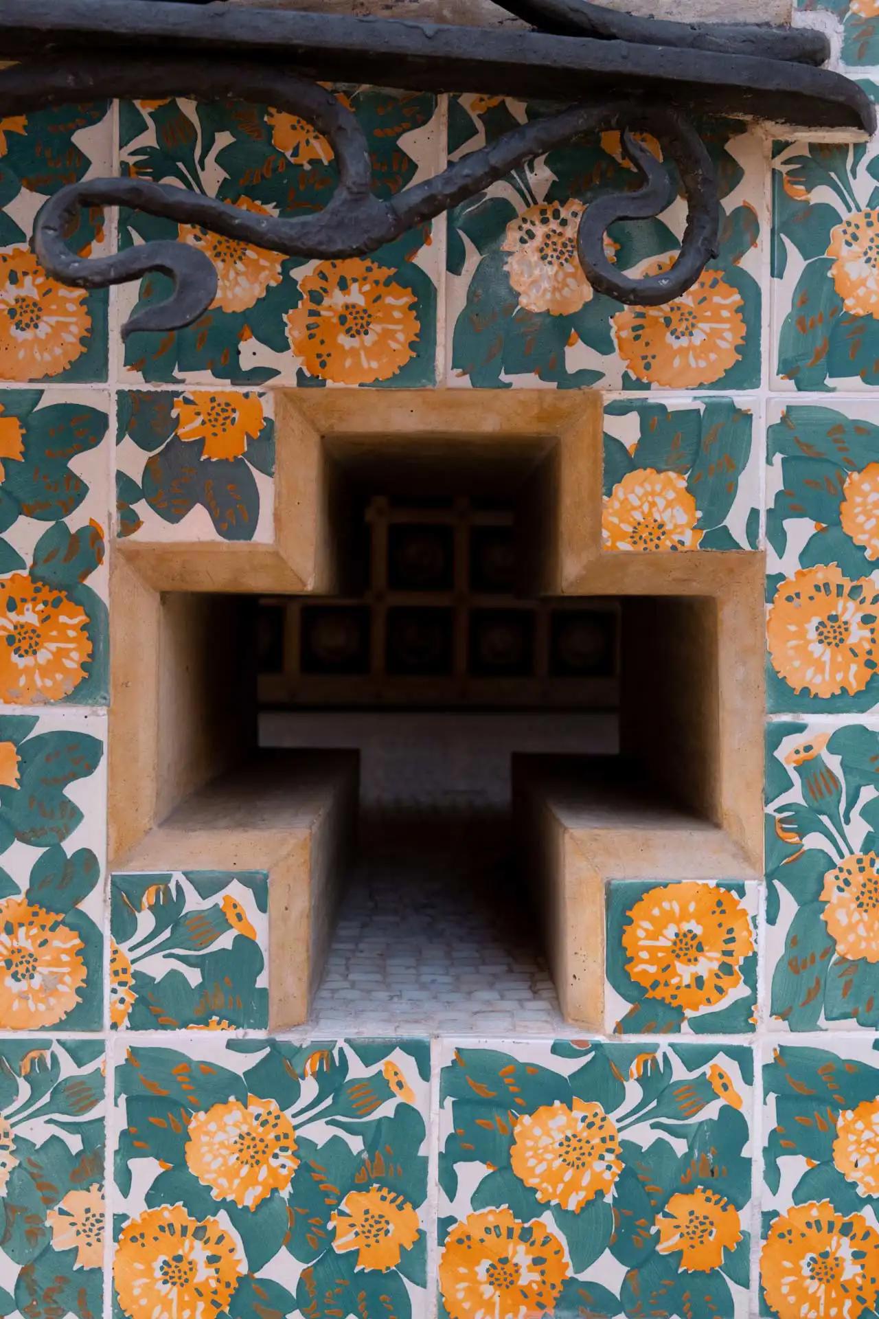 Détail de la façade extérieure de la Casa Vicens à Barcelone