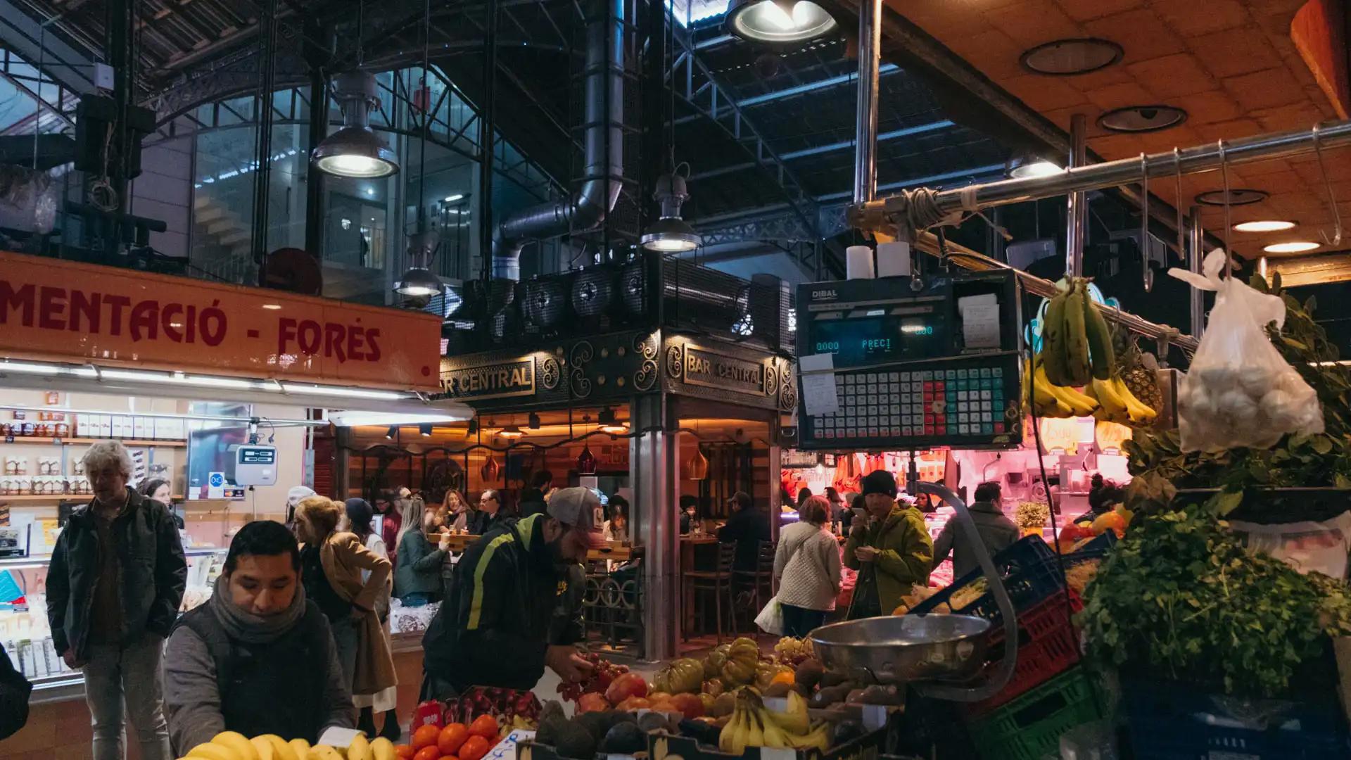 Intérieur du Mercat de la Boqueria de Barcelone