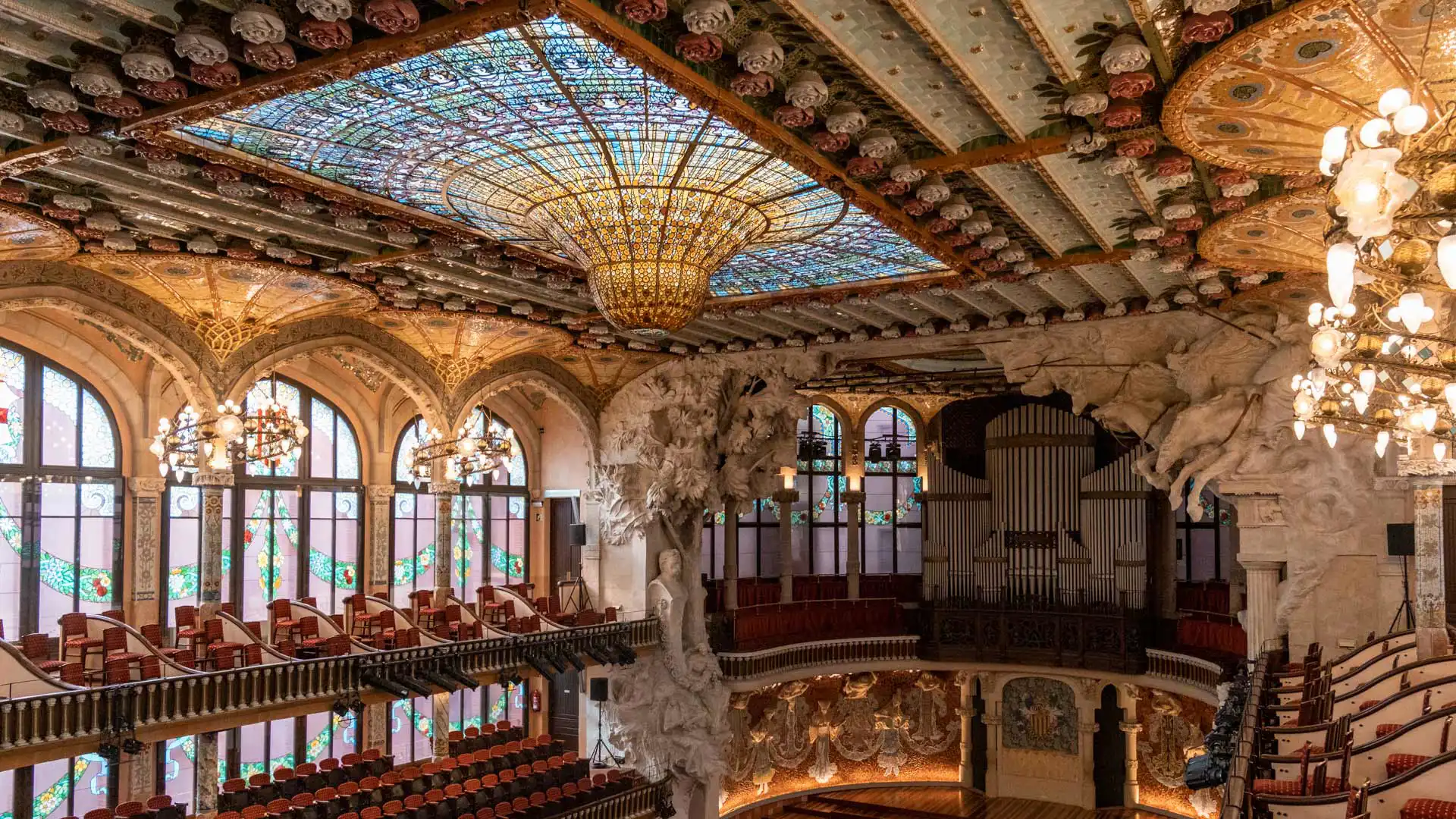 Salle intérieure du Palais de la Musique Catalane à Barcelone