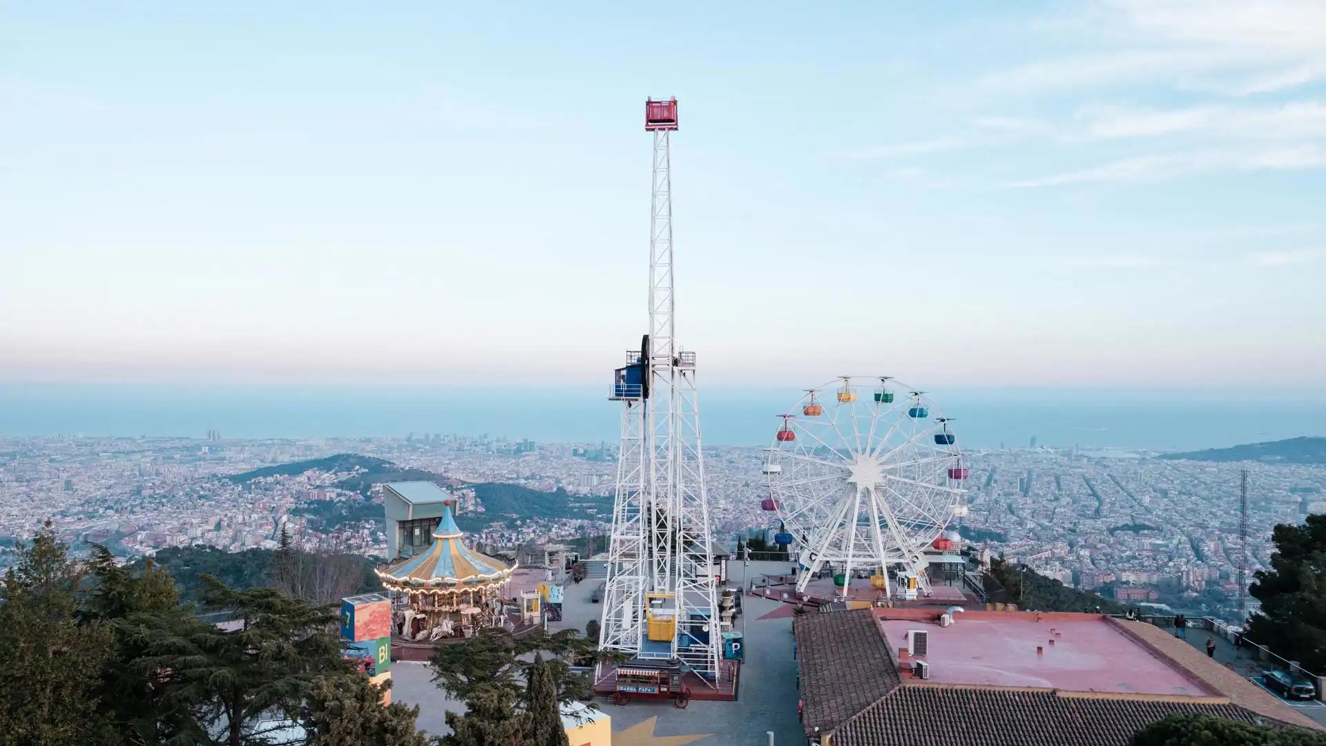 Parc d'attraction à Tibidabo à Barcelone