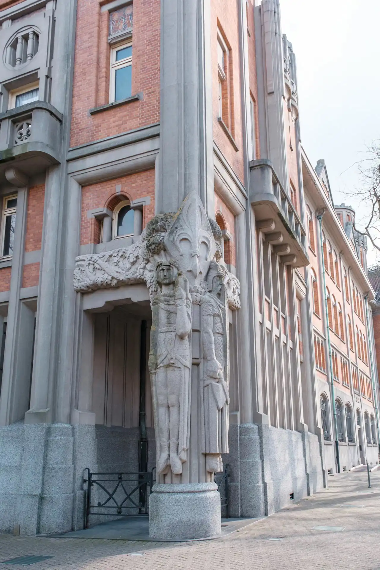 Géants fondateurs de la ville de Lille au pied du Beffroi