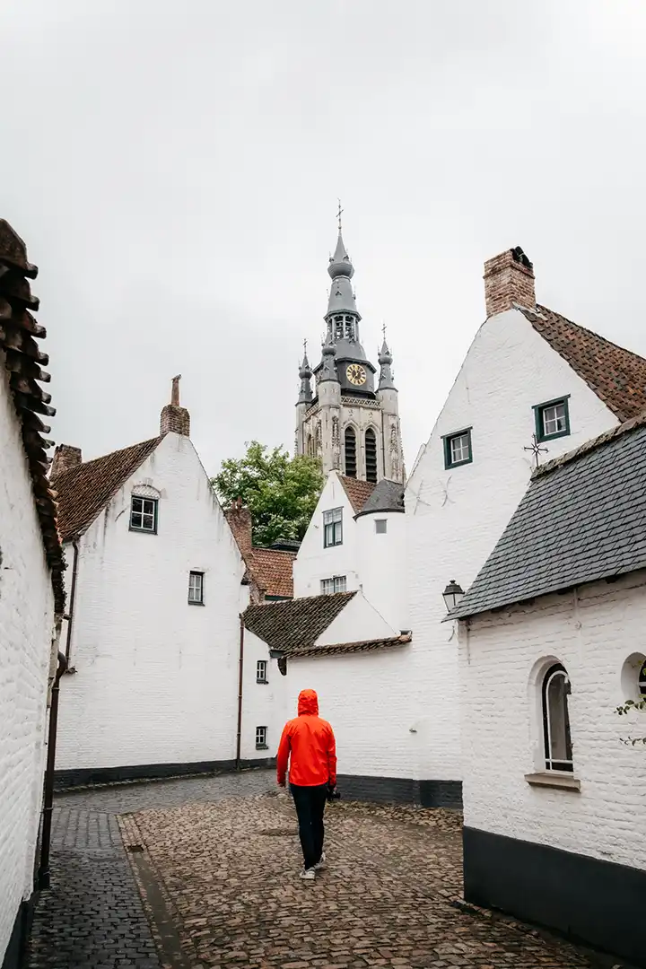 Maisons blanche du béguinage de Courtrai en Belgique