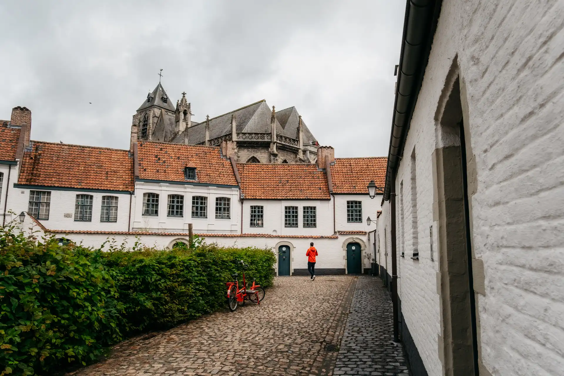 Maisons blanche du béguinage de Courtrai en Belgique