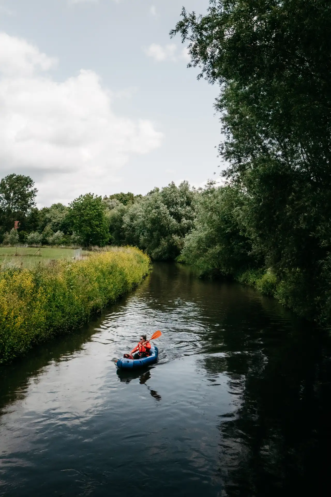 Packraft sur la Mandel en Flandres en Belgique