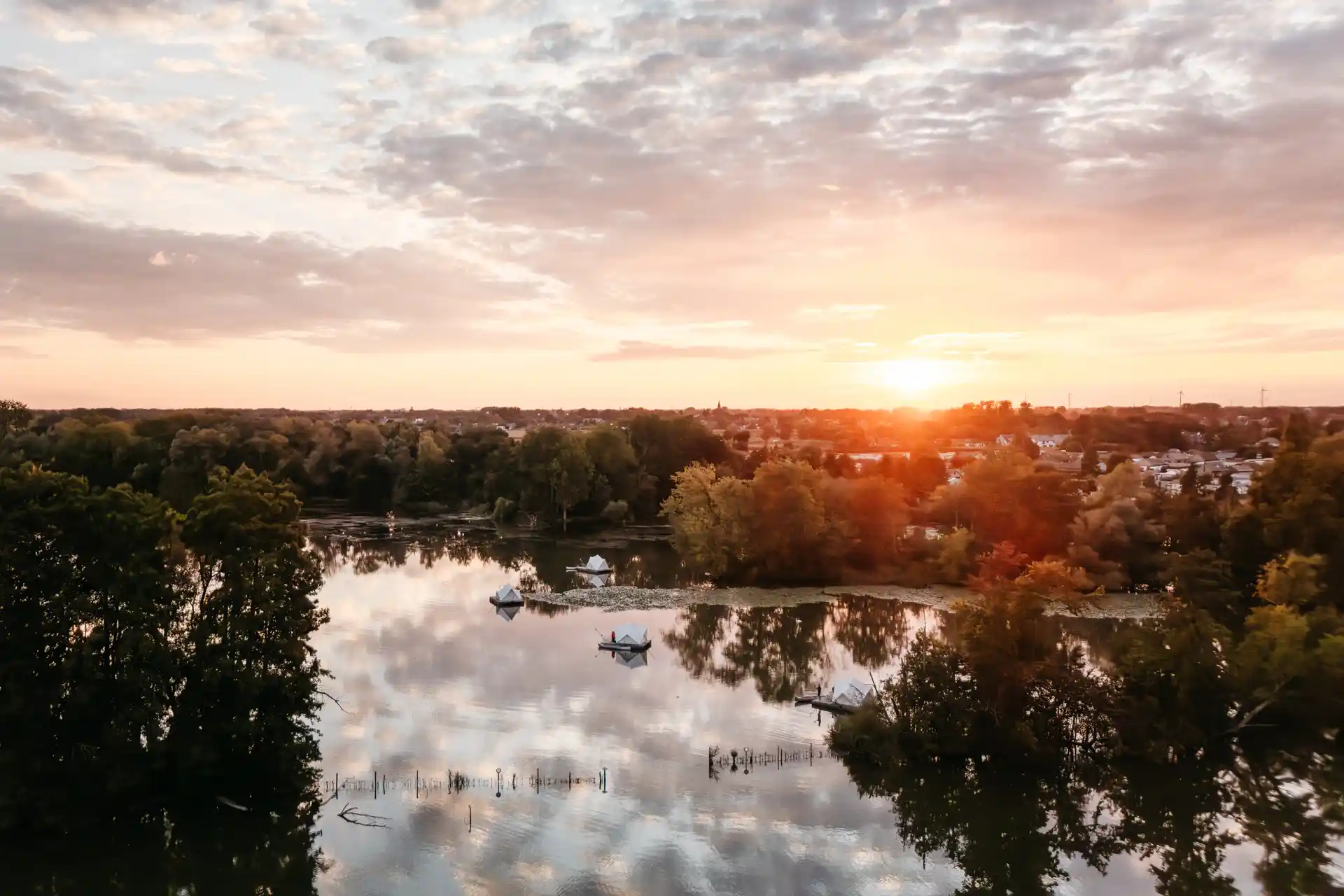 Unusual housing on the water in Berlare in Belgium - Raft