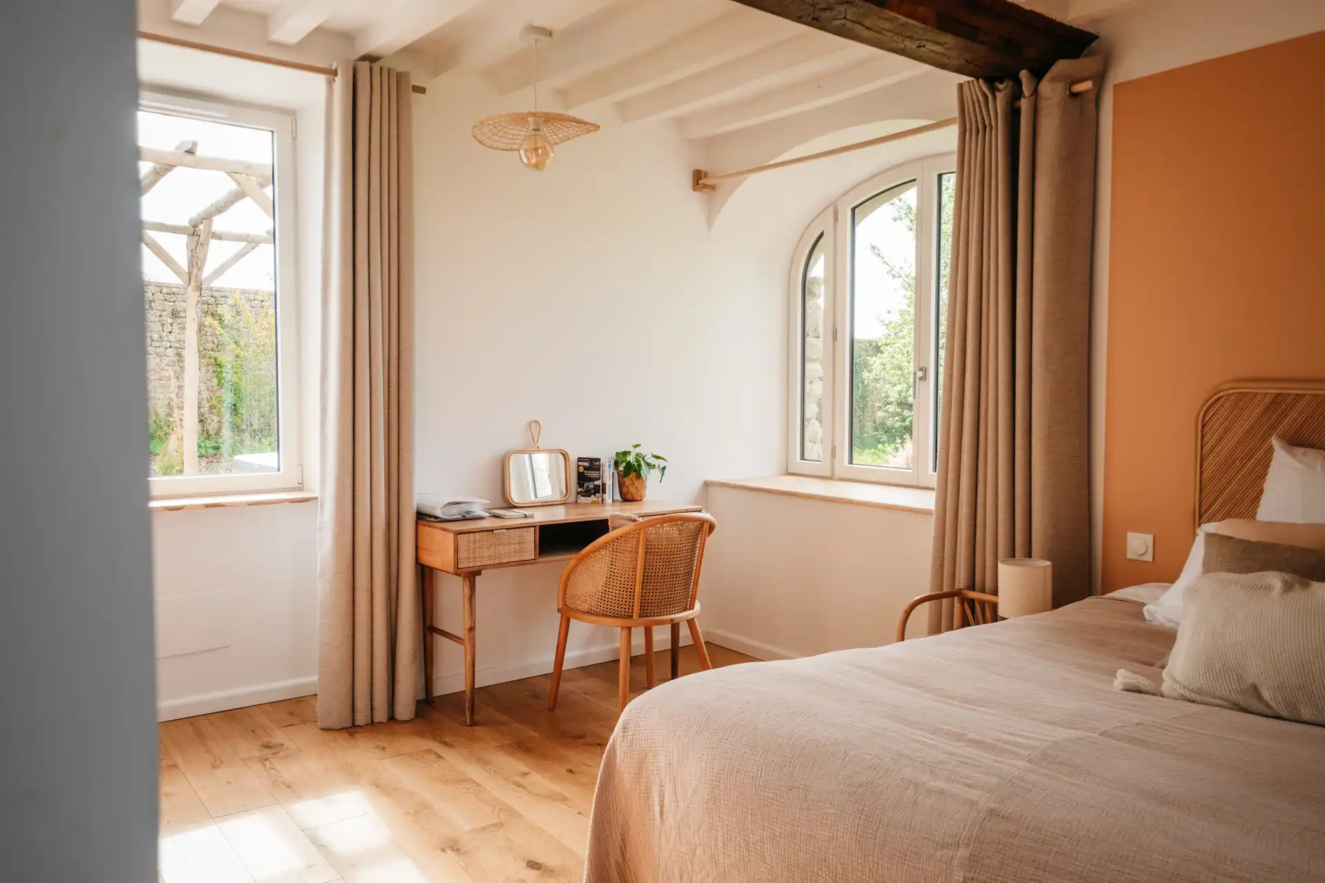 The Omaha enclosure, eco-friendly guesthouse at Omaha beach