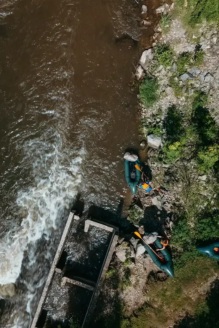 Packraft sur la Semoy dans les Ardennes françaises avec Travelbase