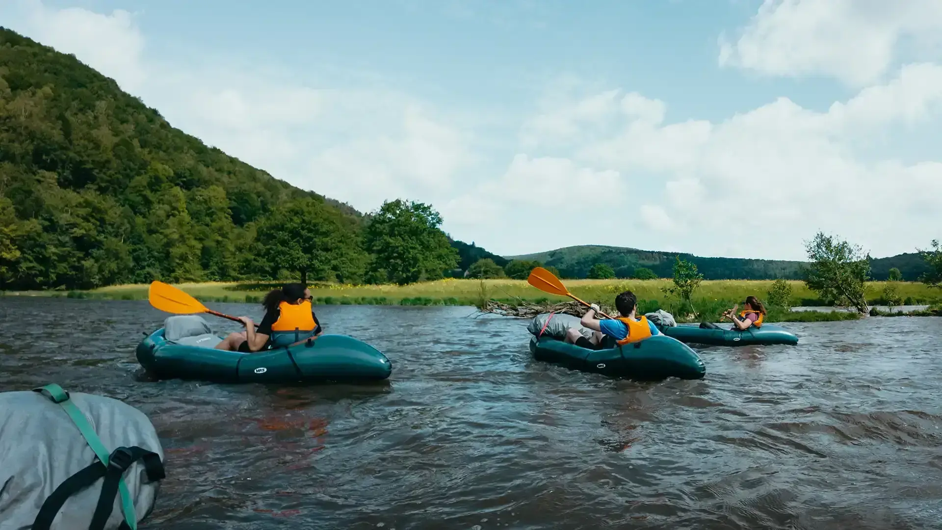 Packraft sur la Semoy dans les Ardennes françaises avec Travelbase