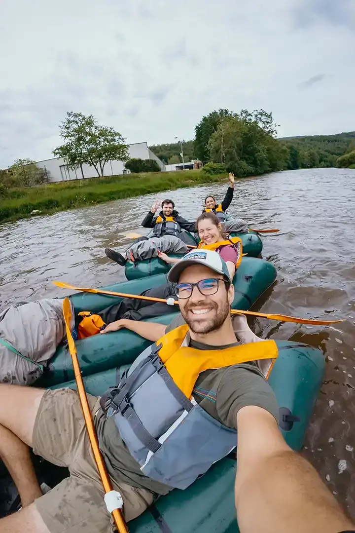 Selfie packraft trail entre amis