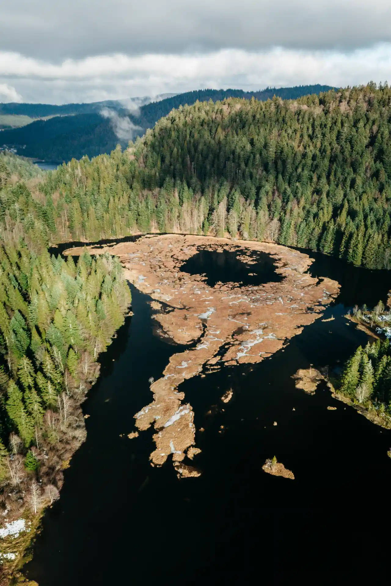 Vue drone du lac de Lispach