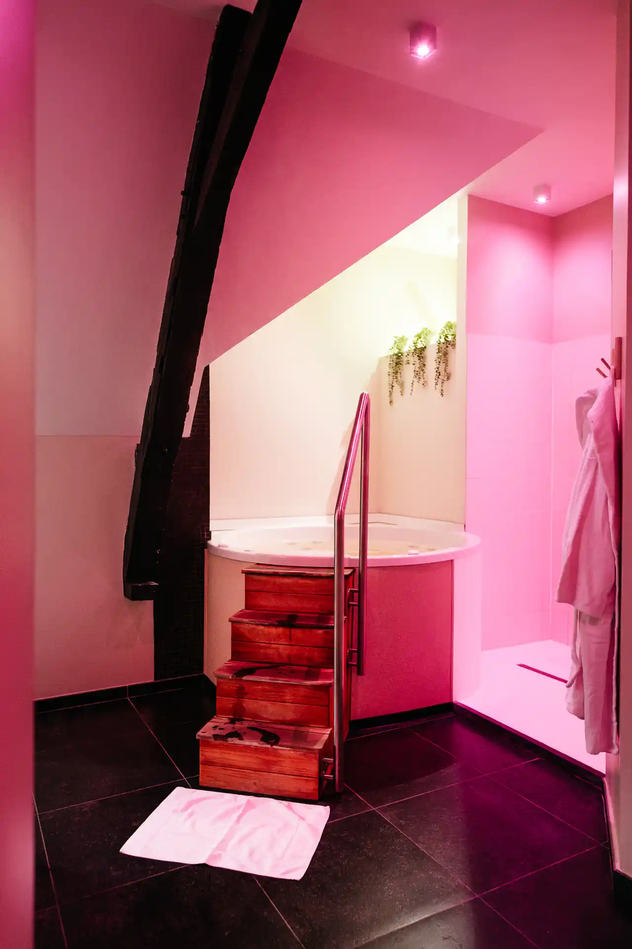 Dormir dans une église à Mons, logement insolite en Belgique