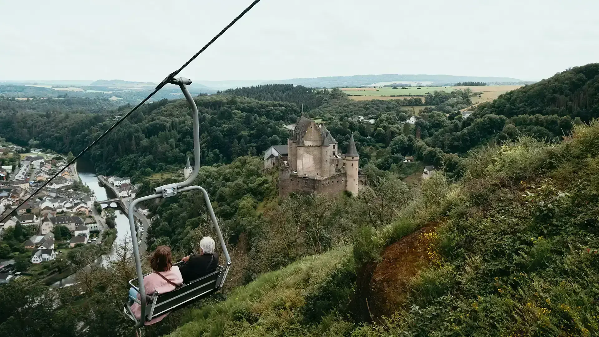 télésiège et château de Vianden au Luxembourg