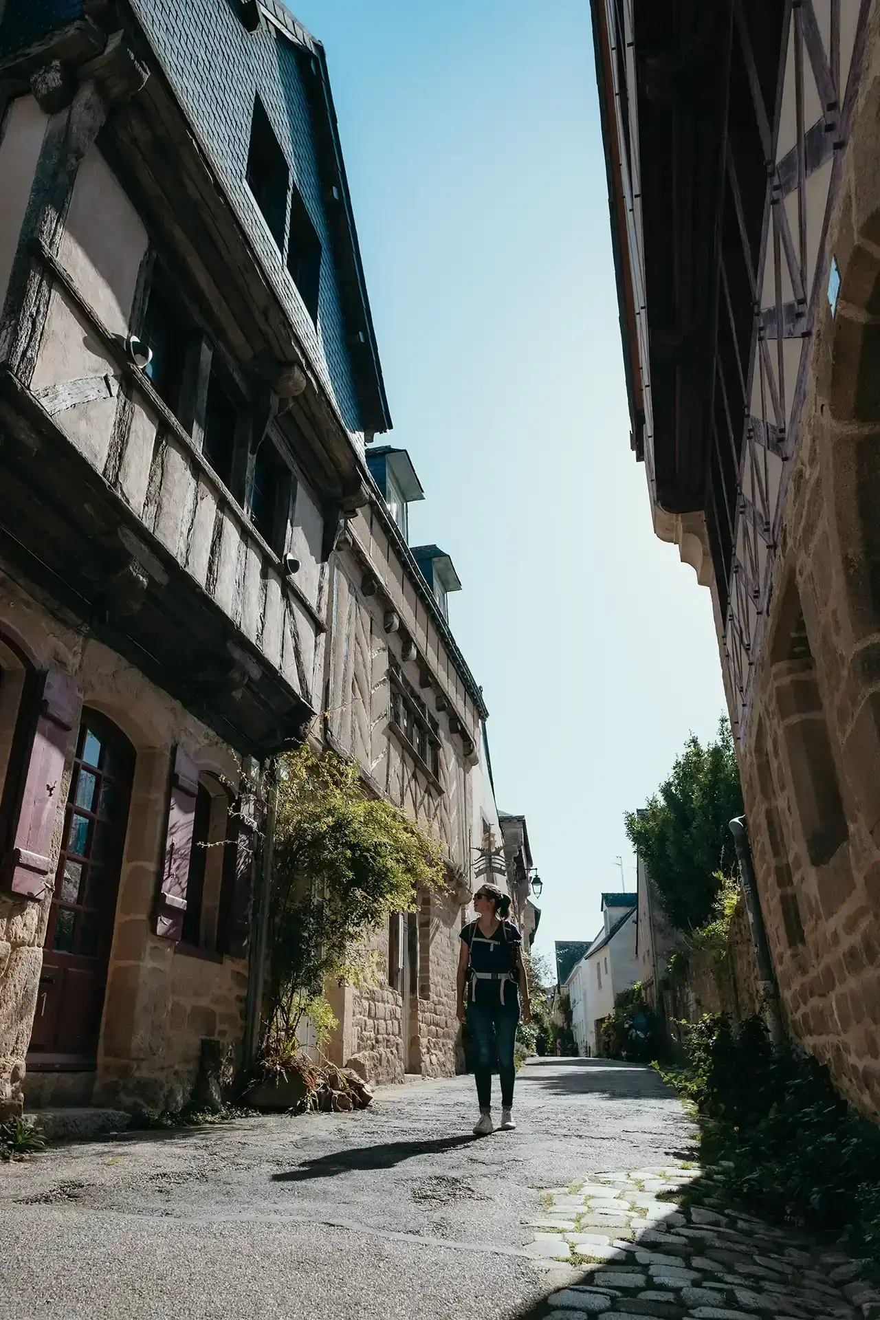 Estelle dans une ruelle à Auray