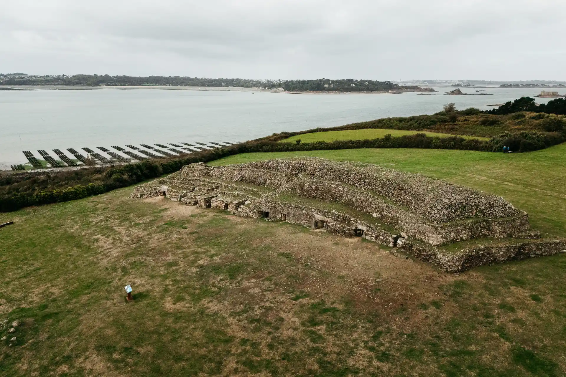 Cairn de Barnenez en Bretagne