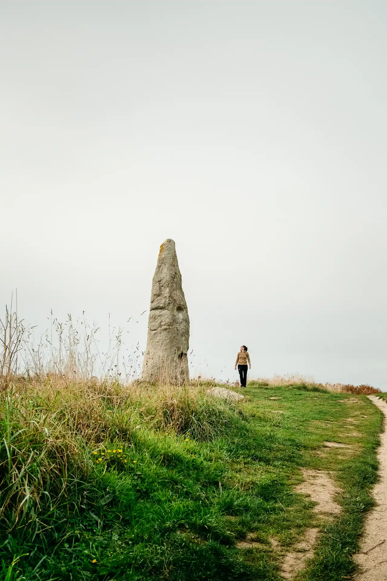 Menhir de Cam-Louis à Plouescat en Bretagne